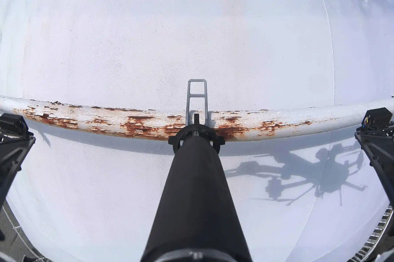 3D model of a storage tank with corrosion spots.